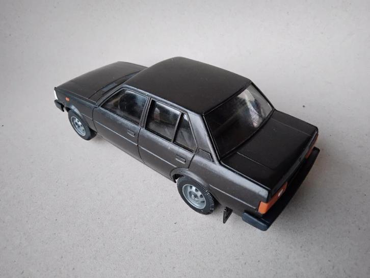 Vintage Stahlberg Finland Toyota Carolla DX donkerbruin, Hobby en Vrije tijd, Modelauto's | 1:24, Gebruikt, Auto, Overige merken