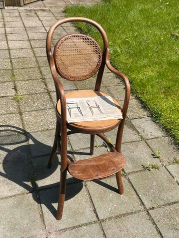 Antiek Thonet kinderstoel, design classic  beschikbaar voor biedingen