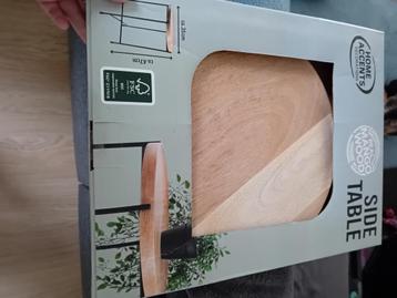 te koop tafel voor plant beschikbaar voor biedingen