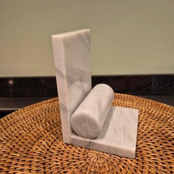 Marmeren boekensteun beschikbaar voor biedingen
