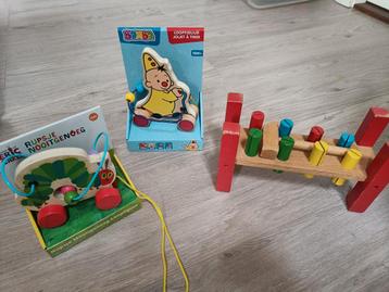 Loop figuur en hamertje tik beschikbaar voor biedingen