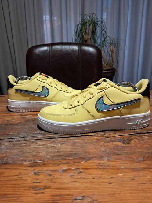 Nike Air Force 1 Removable Swoosh - Yellow Pulse Size 38, Kleding | Dames, Schoenen, Gedragen, Sneakers of Gympen, Geel, Ophalen of Verzenden