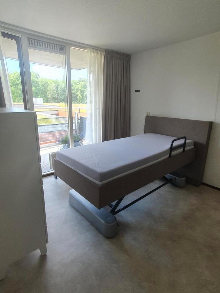 Elektrisch Hoog Laag Boxspring seniorenbed - Presstige 2500, Huis en Inrichting, Slaapkamer | Bedden, Zo goed als nieuw, Eenpersoons