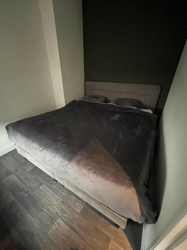 Swiss Sense boxspring, Huis en Inrichting, Slaapkamer | Bedden, Zo goed als nieuw, Tweepersoons, 180 cm, Stof, Grijs, Ophalen