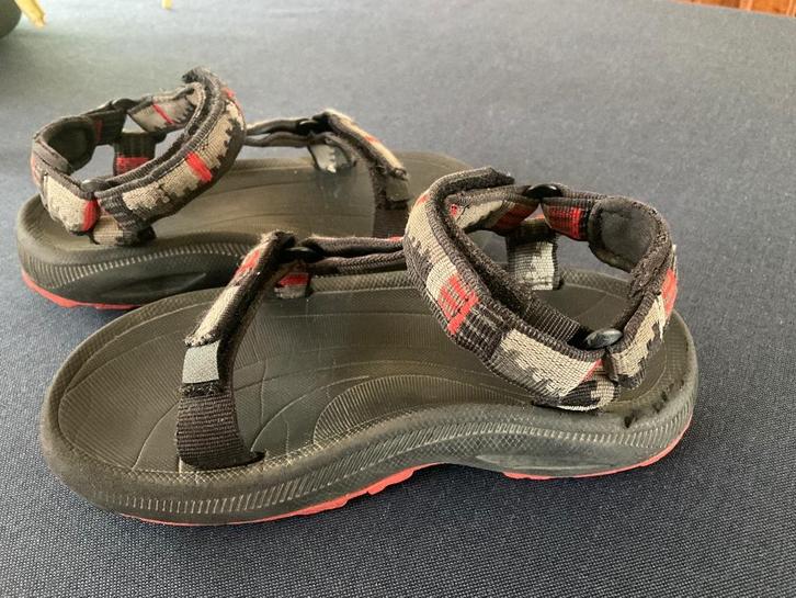 sandaaltjes rood/grijs voetbad 17.0 cm, Kinderen en Baby's, Kinderkleding | Schoenen en Sokken, Gebruikt, Overige typen, Jongen of Meisje