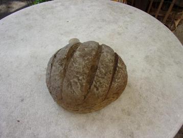 SIER BROOD VAN KUNSTSTOF/DUMMY BAKKERSBROOD/ROND BRUINBROOD  beschikbaar voor biedingen