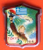 Speld Olympische Spelen TOKYO 1964 - met vlag Griekenland, Verzamelen, Speldjes, Pins en Buttons, Sport, Gebruikt, Speldje of Pin