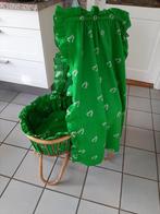 Vintage rotan poppenwieg met hemeltje, Kinderen en Baby's, Speelgoed | Poppen, Ophalen, Gebruikt, Babypop