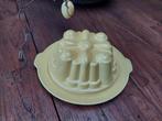 uit oma's kast nostalgische gele puddingvorm met onderbord, Ophalen of Verzenden