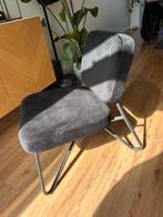 Leuke velvet stoel, Ophalen