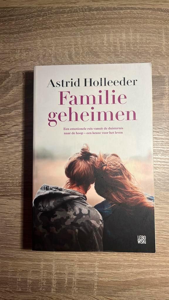 Astrid Holleeder - Familiegeheimen, Boeken, Detectives, Zo goed als nieuw, Ophalen of Verzenden