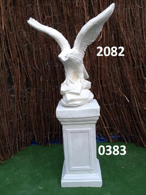 Adelaar met zuil., Tuin en Terras, Tuinbeelden, Nieuw, Dierenbeeld, Beton, Ophalen