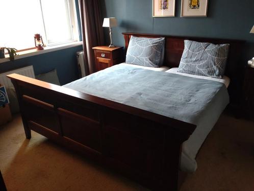 Tweepersoonsbed, koloniaal (2.20x1.80), Huis en Inrichting, Slaapkamer | Complete slaapkamers, Zo goed als nieuw, Tweepersoons