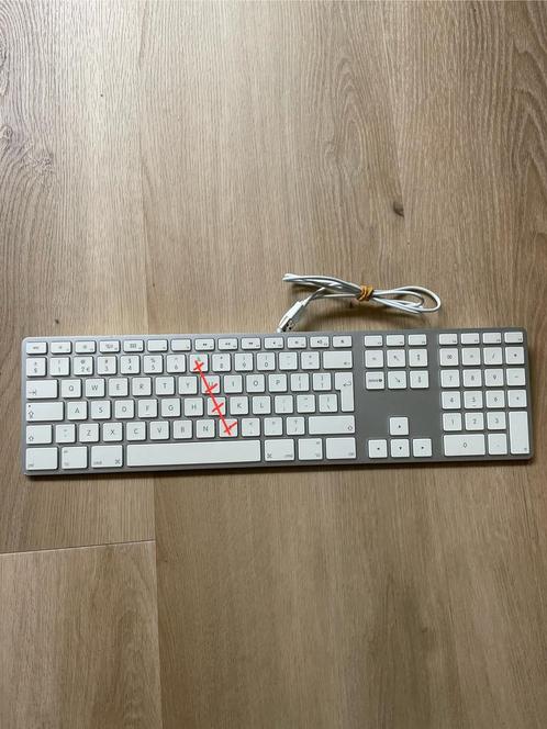 Apple Magic Keyboard A1243 - Defect, Computers en Software, Toetsenborden, Gebruikt, Qwerty, Bedraad, Multimediatoetsen, Ophalen of Verzenden