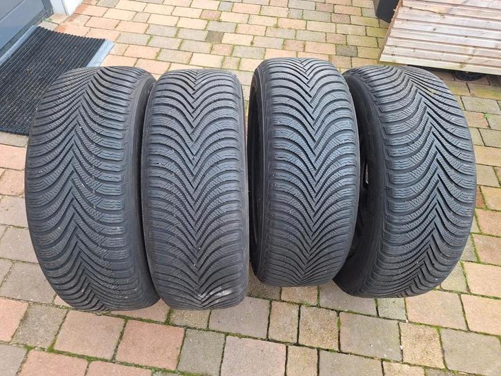 Nette set winterbanden op stalen velg, Auto-onderdelen, Banden en Velgen, Banden en Velgen, Winterbanden, 16 inch, 215 mm, Personenwagen