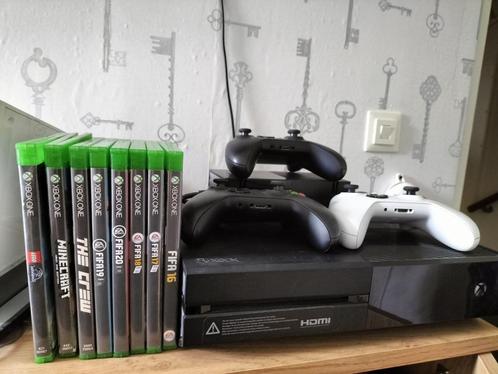 X Box one 2016, Spelcomputers en Games, Spelcomputers | Xbox One, Gebruikt, Xbox One, 500 GB, Met 2 controllers, Met games, Ophalen