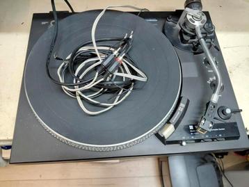 platenspeler  (Technics SL 1900) zonder kap beschikbaar voor biedingen