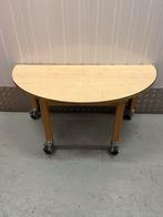 Halfronde speeltafel schooltafel Schilte tafel half rond, Kinderen en Baby's, Kinderkamer | Tafels en Stoelen, Ophalen, Gebruikt