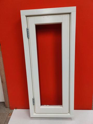 2 nieuwe mahonie houten Kozijnen met draairaam  beschikbaar voor biedingen