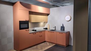 Showroomkeuken CEREZO NCS-KLEUR | RICHARD EIKEN beschikbaar voor biedingen