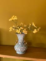 Lichtblauw Gouda Jumbo 355 vaasje + gele kunstbloemetjes, Ophalen of Verzenden