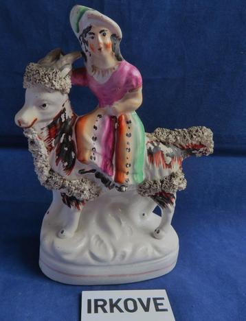 STAFFORDSHIRE * OUD BEELDJE * Antiek * beschikbaar voor biedingen