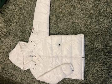 Moncler maya wit beschikbaar voor biedingen