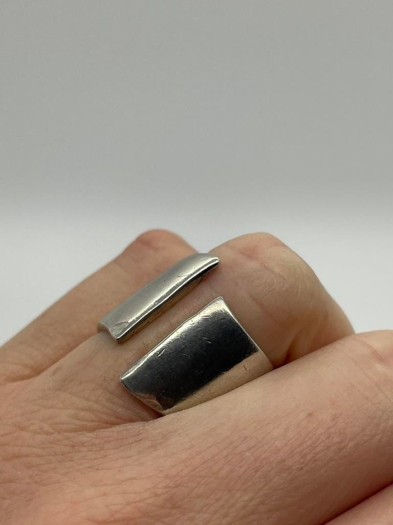 B330 Prachtige zilveren modernist ring (verstelbaar), Ophalen of Verzenden, Zo goed als nieuw, X, Dame