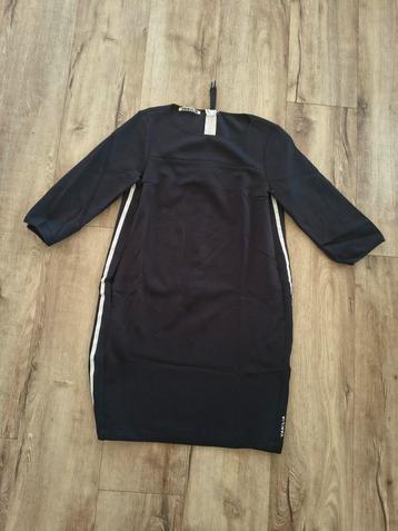 Prachtige, sportieve zwarte jurk van Vanilia, maat 36-S. beschikbaar voor biedingen
