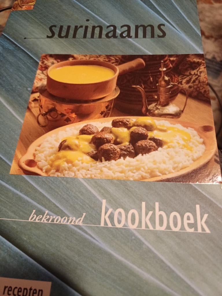 Surinaams kookboek, Ophalen of Verzenden, Zo goed als nieuw