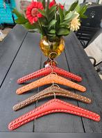 Vintage 5 x Kleerhangers jaar 1950s hout / leer / messing /, Ophalen of Verzenden, Zo goed als nieuw, Hout