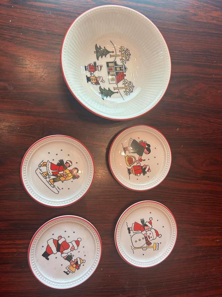 Wedgwood Windsor Christmas Service - kerst, Huis en Inrichting, Keuken | Servies, Zo goed als nieuw, Compleet servies, Wedgwood