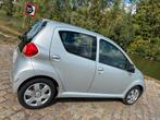 Toyota Aygo 1.0 12V Vvt-i 5DRS 2007 Grijs, Auto's, Voorwielaandrijving, 4 stoelen, 68 pk, Origineel Nederlands
