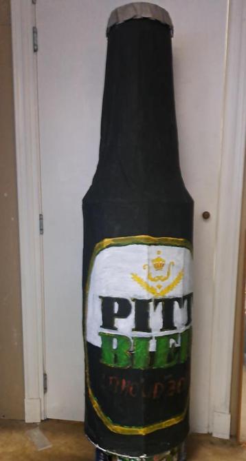 Sinterklaas surprise - Bierfles 160 cm hoog met metalen dop beschikbaar voor biedingen