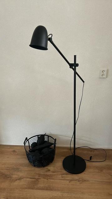 Zwarte metalen vloerlamp/leeslamp IKEA 