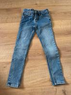 Skinny spijkerbroek mt 122, Broek, Meisje, Ophalen of Verzenden, Zo goed als nieuw
