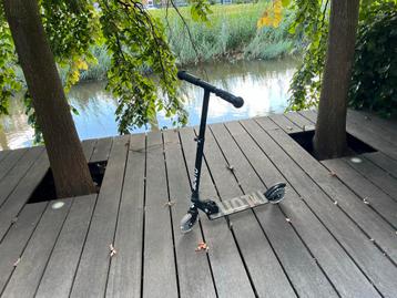 Suotu Kinderstep met LED verlichting in wielen 3-12 Jaar beschikbaar voor biedingen