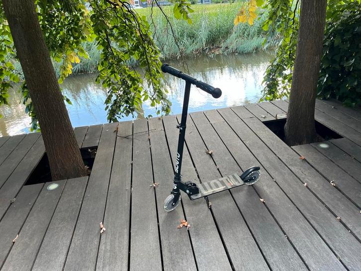 Suotu Kinderstep met LED verlichting in wielen 3-12 Jaar, Fietsen en Brommers, Steps, Zo goed als nieuw, Gewone step, Ophalen of Verzenden