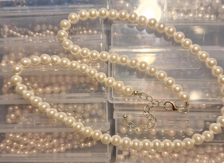 Parelsnoer - Elegant en Tijdloos, Sieraden, Tassen en Uiterlijk, Kettingen, Nieuw, Overige materialen, Wit, Ophalen of Verzenden