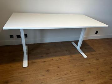 Sta/zit bureau IKEA Trotten wit - uitstekende staat beschikbaar voor biedingen
