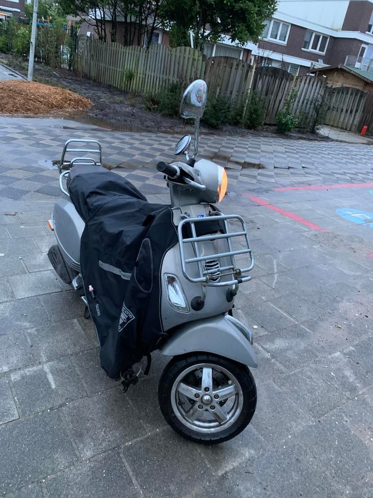 Vespa lx, Fietsen en Brommers, Scooters | Vespa, Ophalen of Verzenden, Zo goed als nieuw, Benzine, Vespa LX