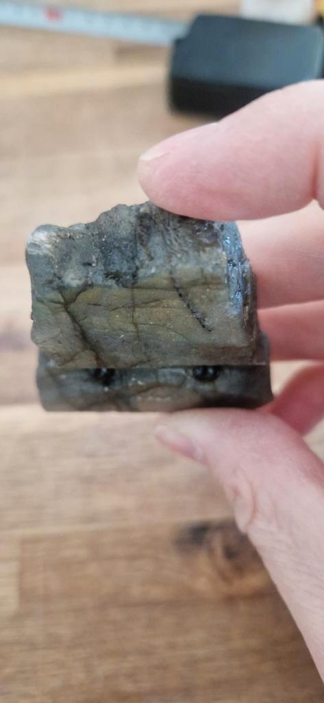 Swtje van 2 Labradoriet Poppetje - Uniek!, Verzamelen, Mineralen en Fossielen, Ophalen of Verzenden