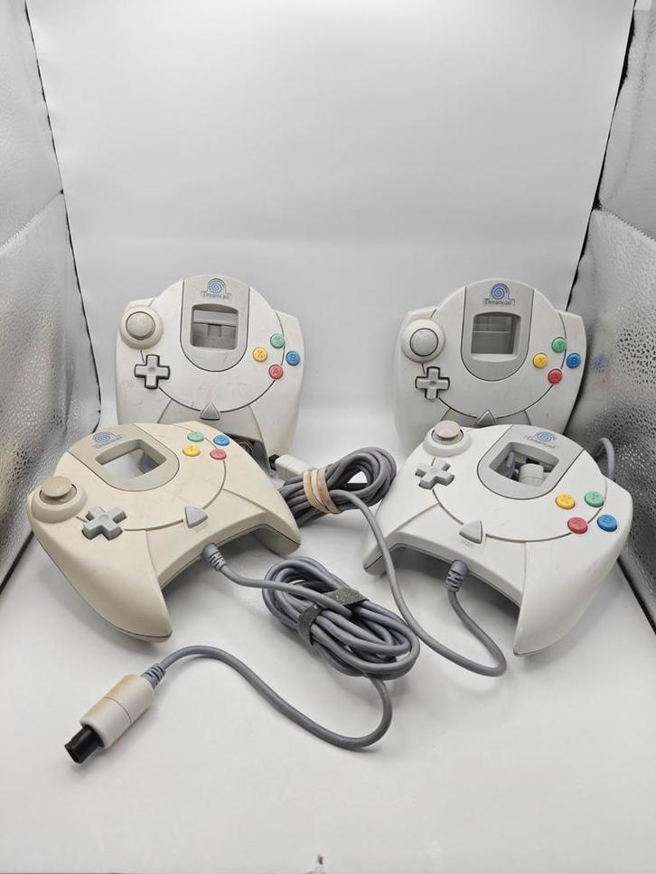 4x sega Dreamcast controller, Spelcomputers en Games, Spelcomputers | Sega, Zo goed als nieuw, Saturn of Dreamcast, Met 1 controller