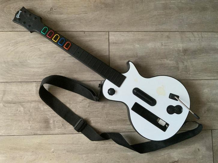 Nintendo Wii Guitar Hero / Rock Band Gitaar - Wit - Rockband, Spelcomputers en Games, Games | Nintendo Wii, Zo goed als nieuw