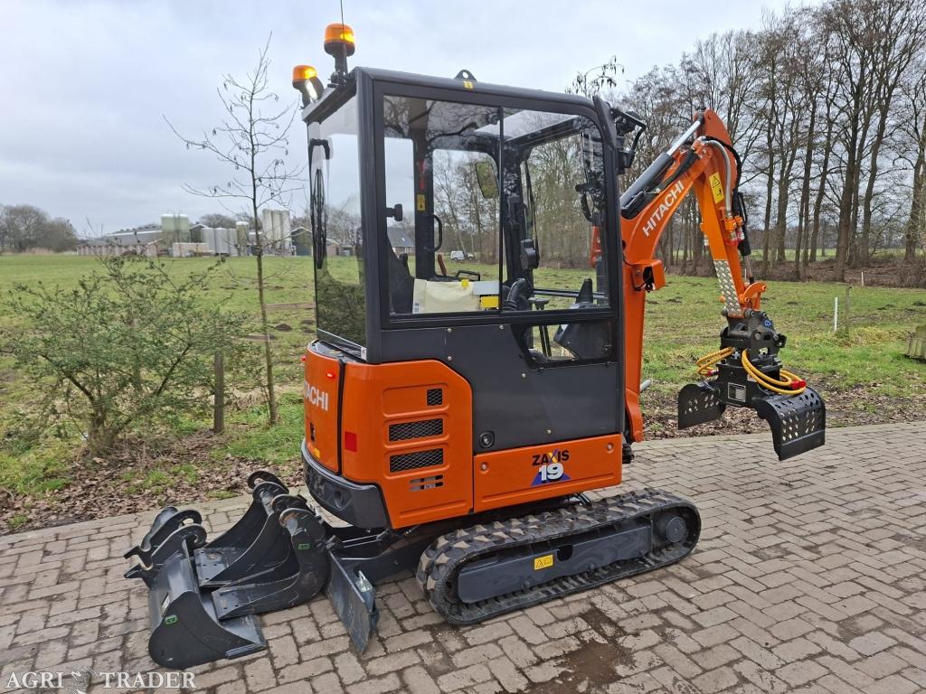 ≥ Hitachi ZX19-6 CR | bj2025 | 76 uur | 3 bakken en grijper