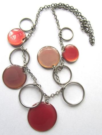 Mooie Vintage Aparte ketting met 5 prachtige glas hangers beschikbaar voor biedingen