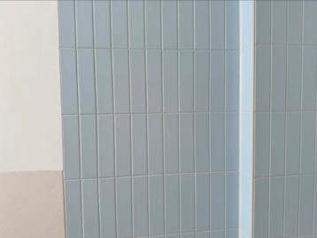 Lichtblauwe tegeltjes 2m2+ (5x20cm) beschikbaar voor biedingen