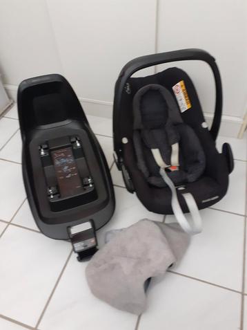 Maxi cosi met familie Fix One I - Size
 Met stoel verkleiner beschikbaar voor biedingen