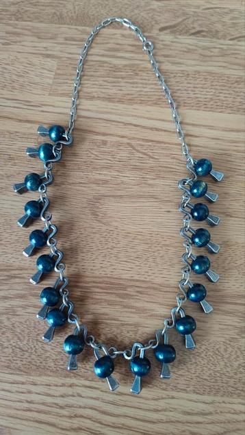 Ketting zilverkleurig. beschikbaar voor biedingen