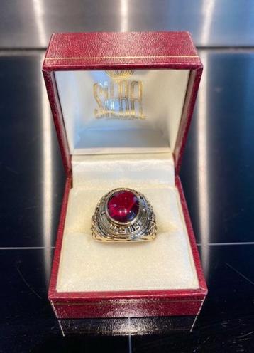 Amerikaanse High School ring (replica - maar antiek) mt 18 beschikbaar voor biedingen